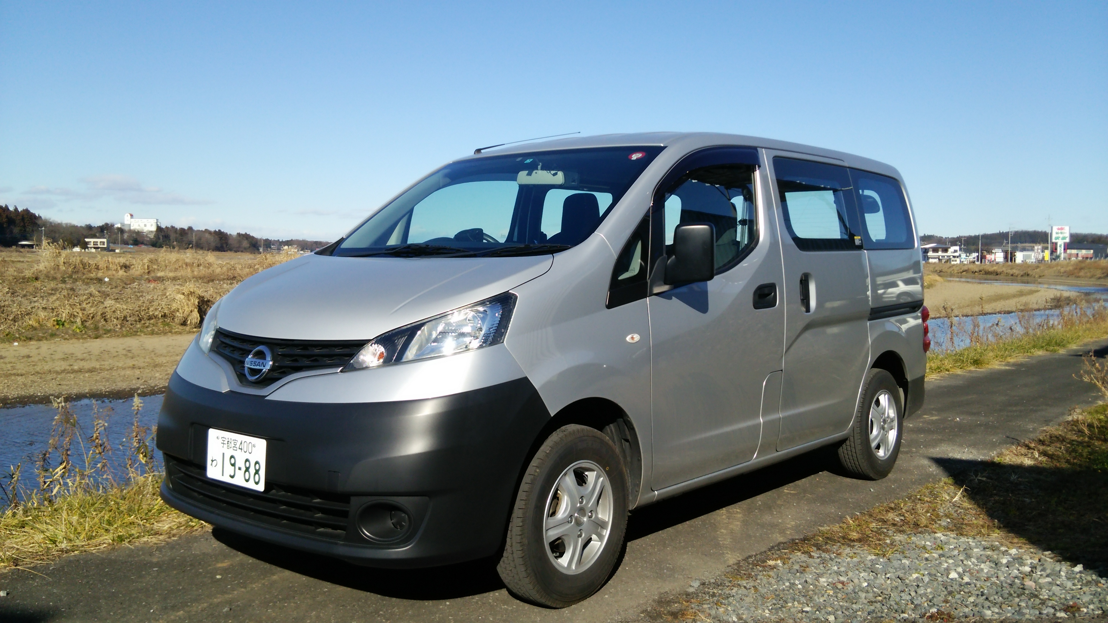 NV２００　２人 (荷台1.4m×1.9m×高1.3m)写真